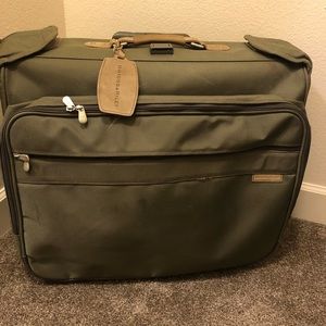 Briggs & Riley Baseline wheel suitcase.